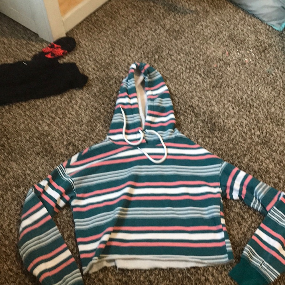 Cute long sleeve crop top